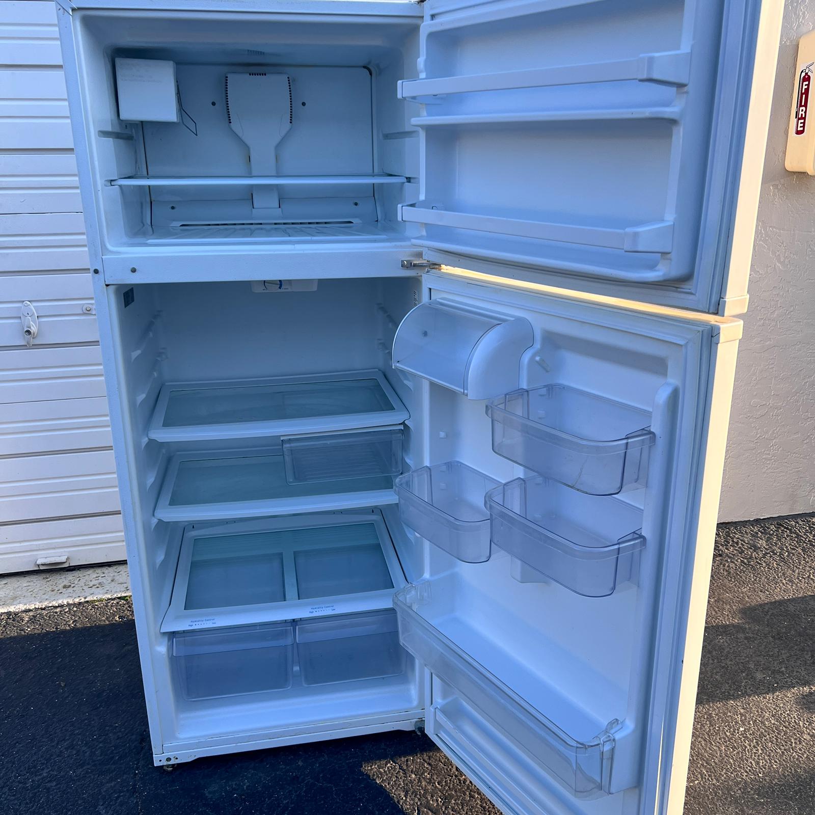 Whirlpool Top and Bottom Refrigerator Whirlpool Top and Bottom Refrigerator
